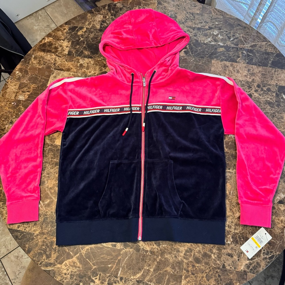 Brand New Women’s Tommy Hilfiger Sweatshirt Size Medium